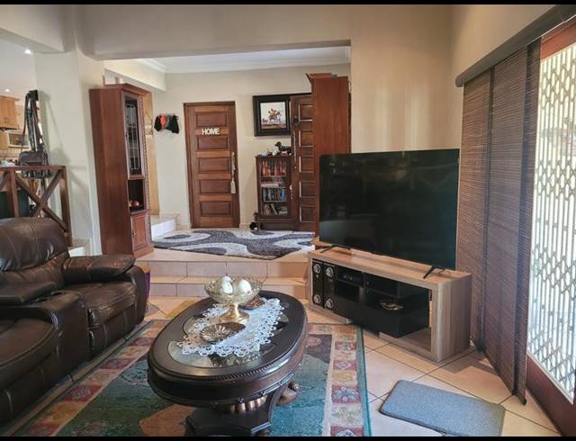 3 BEDROOM TOWNHOUSE FOR SALE IN MANABA BEACH